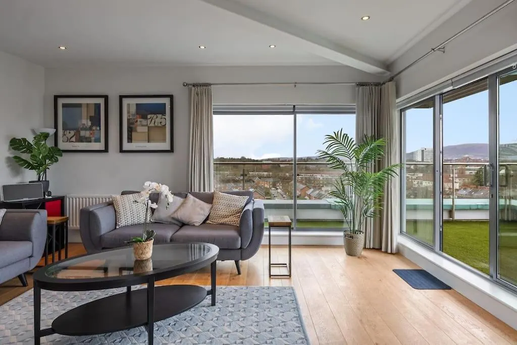 Free Parking - Luxury Penthouse Apartment Belfast