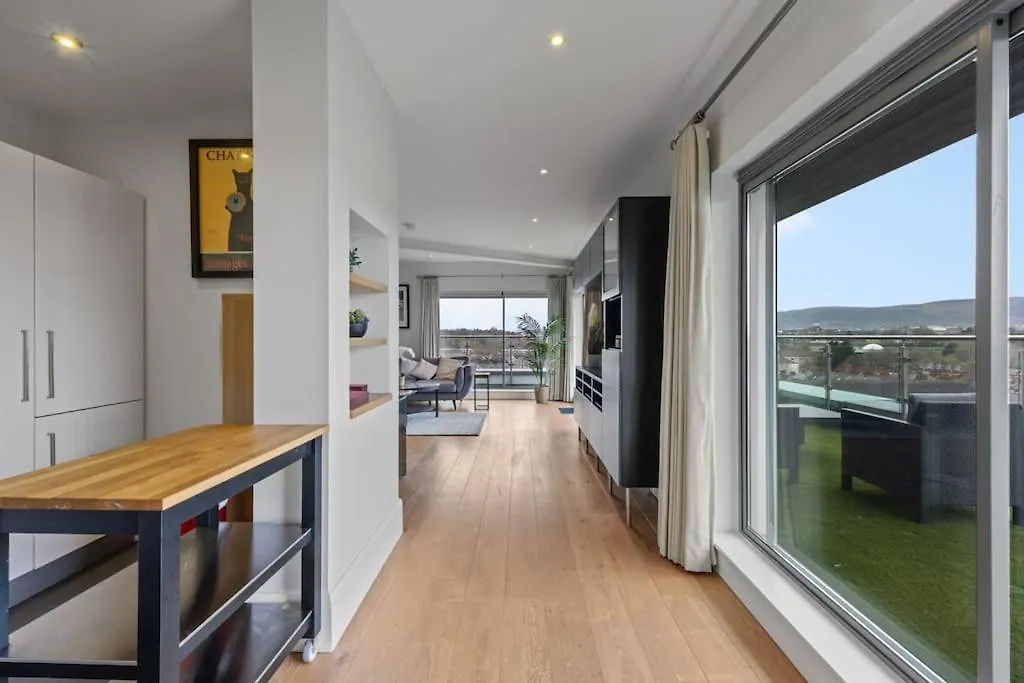 Free Parking - Luxury Penthouse Apartment Belfast