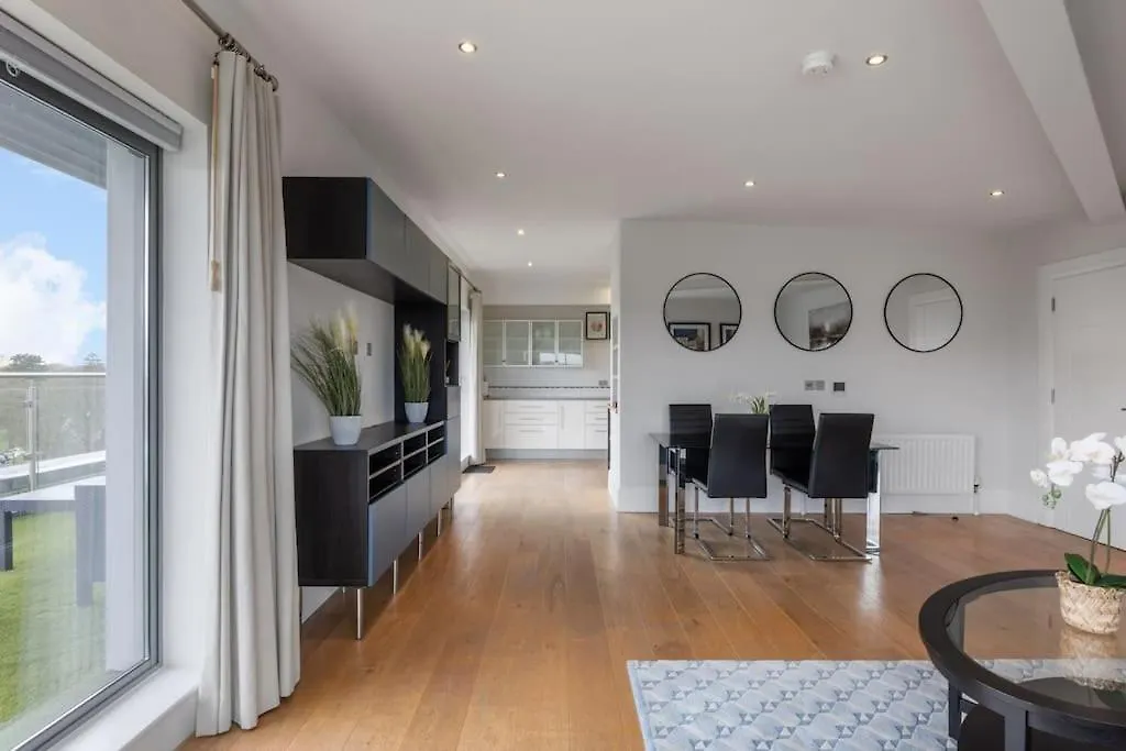 Free Parking - Luxury Penthouse Apartment Belfast