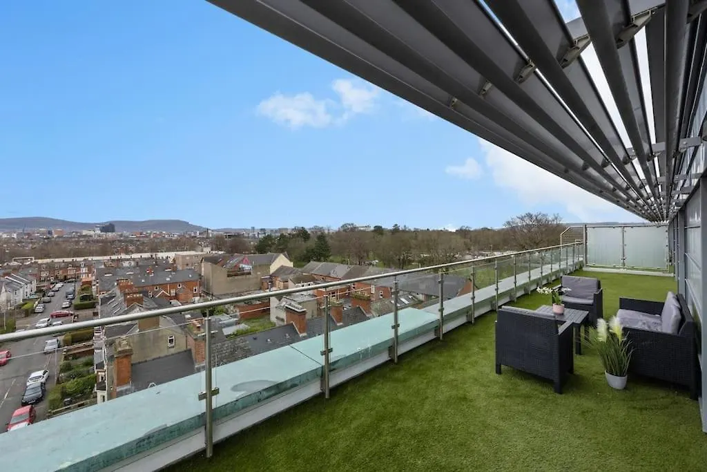 Free Parking - Luxury Penthouse Apartment Belfast