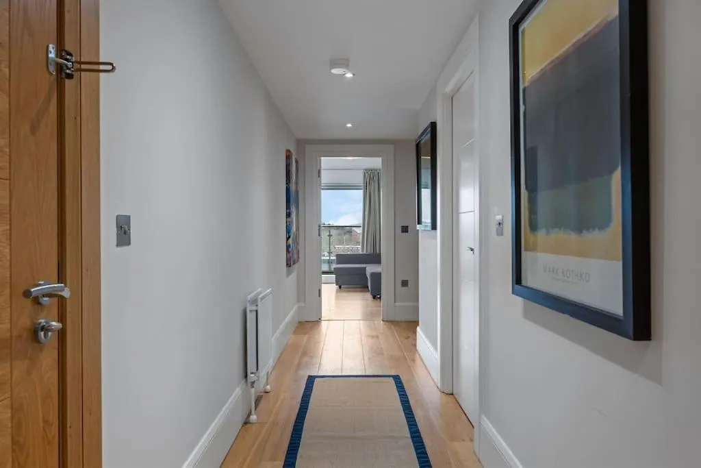 Free Parking - Luxury Penthouse Apartment Belfast