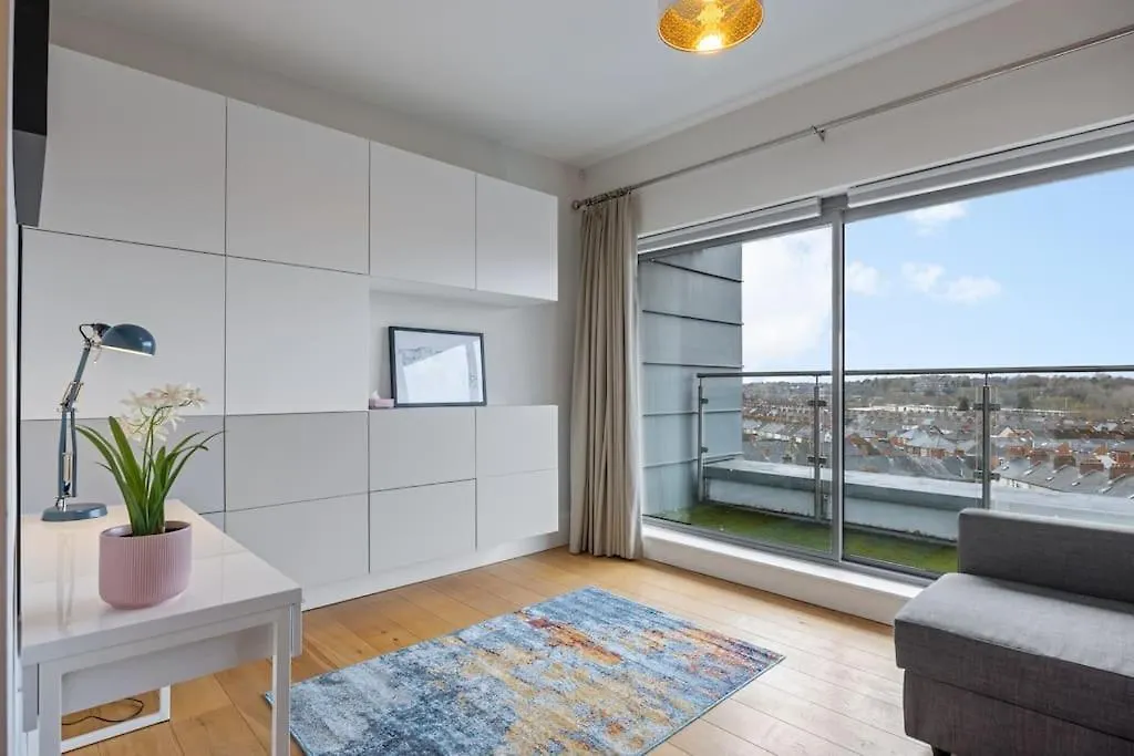 Free Parking - Luxury Penthouse Apartment Belfast